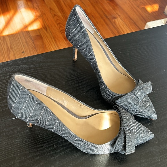 Ann Taylor Bow Heels - Picture 6 of 9